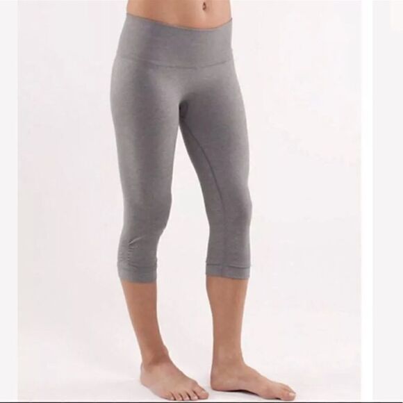 Lululemon Ebb & Flow Crop Seamless Heather
Gray Sz- 8 - Picture 1 of 11